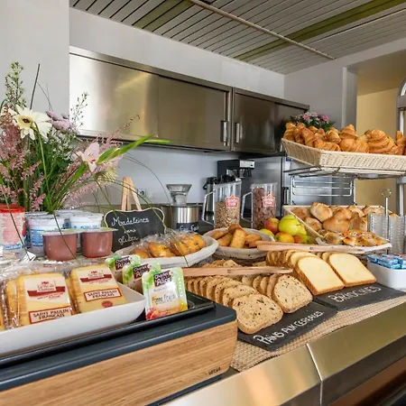 La Rochelle Centre Hotel 2*